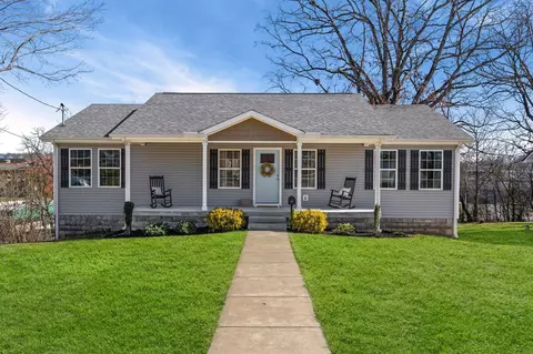 217 Mclemore St, Dickson, TN 37055