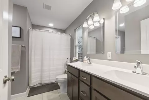 Bath - 217 Mclemore St, Dickson, TN 37055 photo 2 of 3