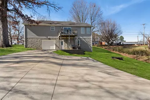 Exterior - 217 Mclemore St, Dickson, TN 37055 photo 14 of 23