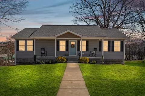 Exterior - 217 Mclemore St, Dickson, TN 37055 photo 7 of 23