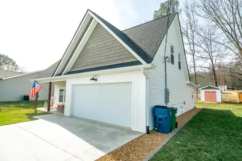 852 Pine Grove Rd, Ringgold, GA 30736