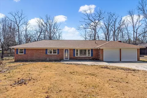 1100 Royal Trl, Manchester, TN 37355
