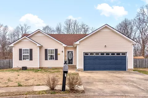 392 Paris Dr, Clarksville, TN 37042