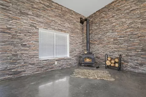 Living - 603 Eno Rd, Dickson, TN 37055 photo 2 of 2