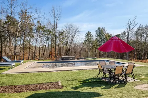 Exterior - 603 Eno Rd, Dickson, TN 37055 photo 6 of 12