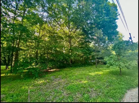 103 E Rachel St, Collinwood, TN 38450