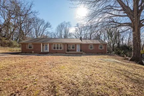 2816 Gray Cir, Columbia, TN 38401