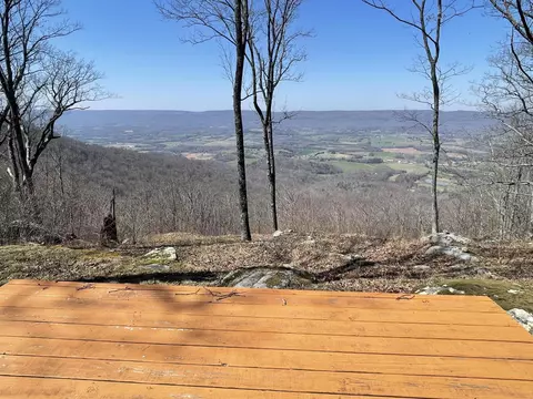 1 Porch Rock Rd, Pikeville, TN 37367