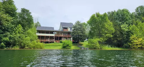 69 Lakeway Dr, Pikeville, TN 37367