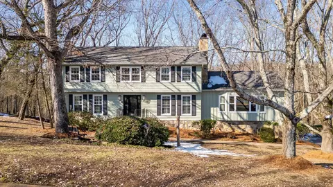 1725 Colonial Shores Dr, Hixson, TN 37343