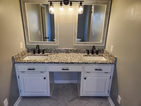 Bath - 161 Beth Dr, Goodspring, TN 38460 photo 5 of 8