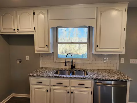 Kitchen - 161 Beth Dr, Goodspring, TN 38460 photo 4 of 5