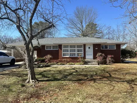 509 E Parkview Dr, Hopkinsville, KY 42240