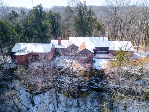 7910 Mccrory Ln, Nashville, TN 37221