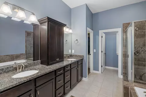 Bath - 3631 Herbert Dr, Franklin, TN 37067 photo 2 of 4