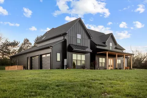 1012 Douglas Ct, Dickson, TN 37055
