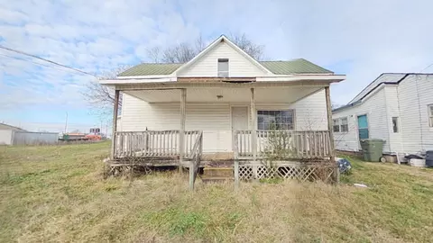 310 2nd St, Lawrenceburg, TN 38464