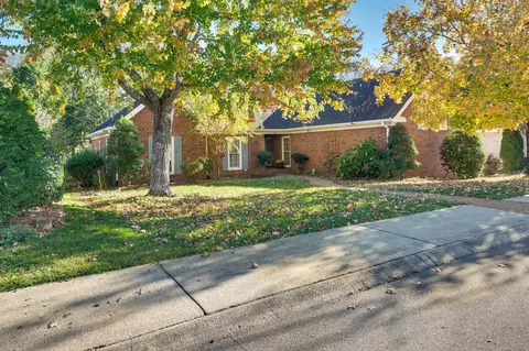 6928 Collinswood Dr, Nashville, TN 37221