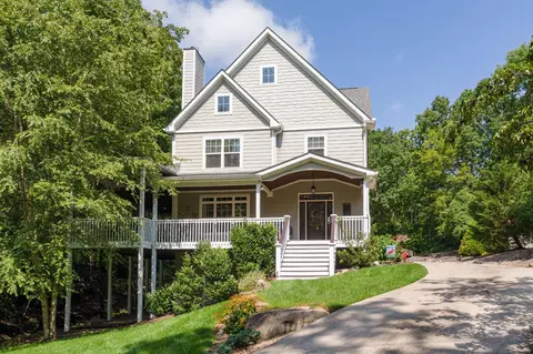 11 Willingham Ln, Lookout Mountain, TN 37350