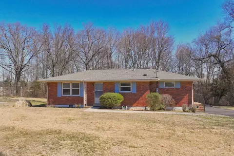 102 Cranwill Dr, Hendersonville, TN 37075