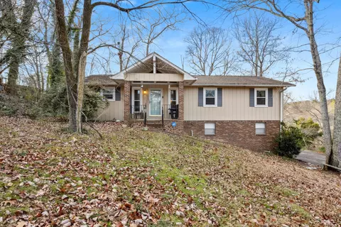 8207 Thornewood Dr, Hixson, TN 37343