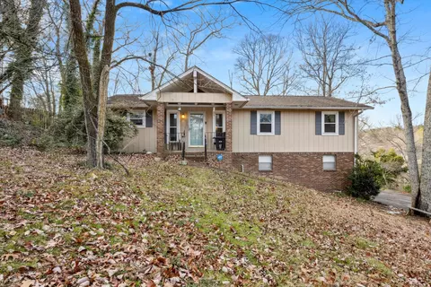 8207 Thornewood Dr, Hixson, TN 37343