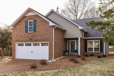 205 Lakeside Park Dr, Hendersonville, TN 37075