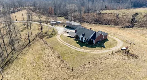 22 Ray Rd, Lawrenceburg, TN 38464