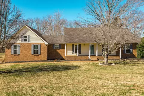 1133 Adam Dr, Cottontown, TN 37048