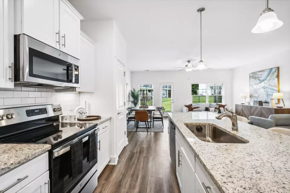 Kitchen - 1049 Sweetleaf Dr, Franklin, TN 37064 photo 6 of 9