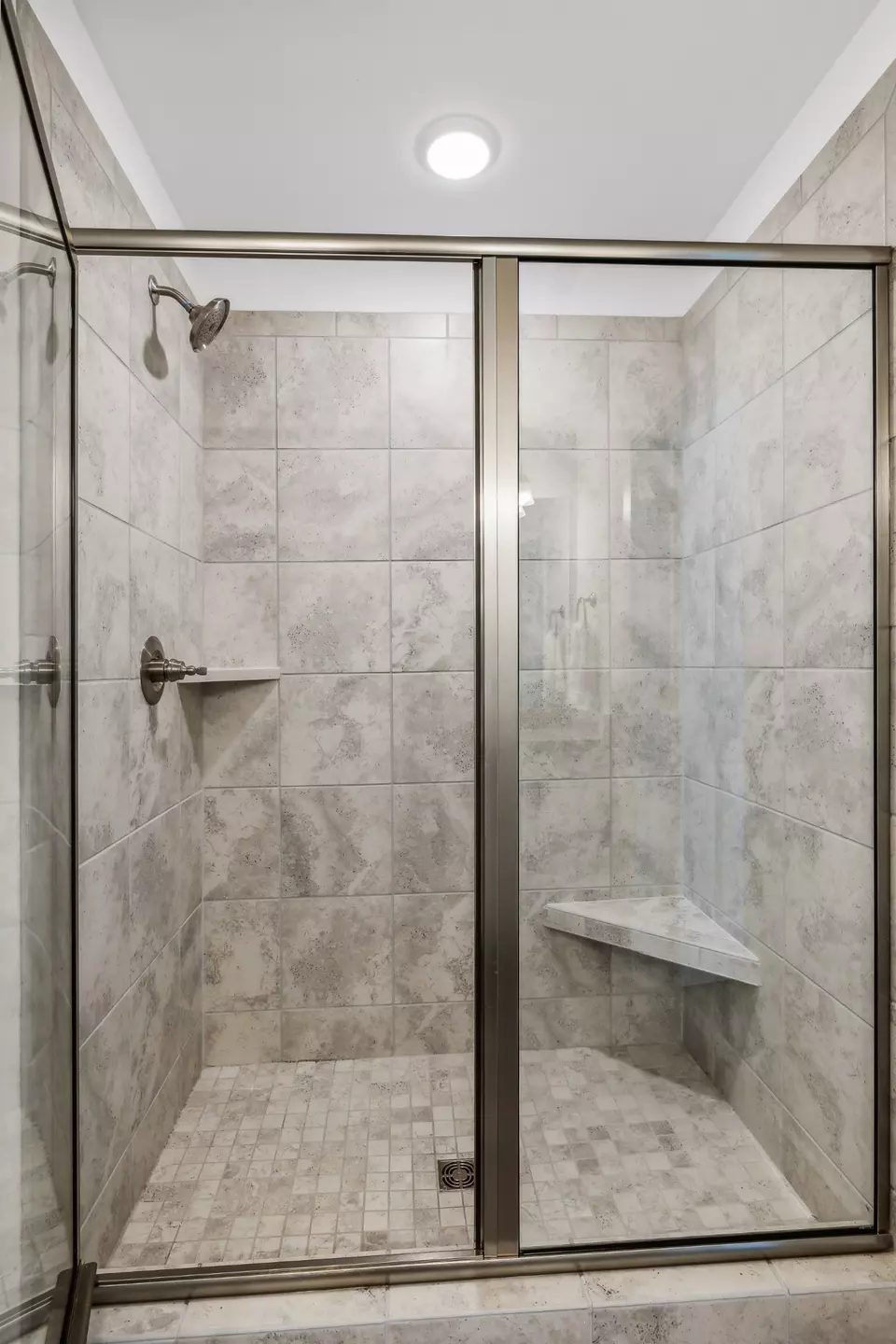 Bath - 1049 Sweetleaf Dr, Franklin, TN 37064 photo 2 of 6