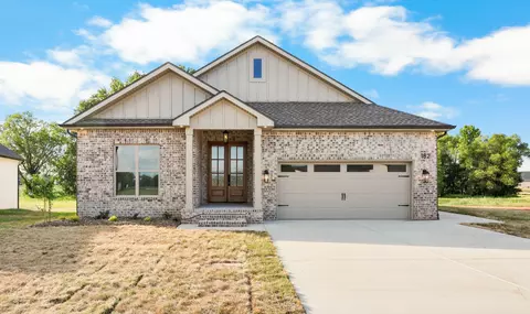 182 Aspen Pine Dr, Clarksville, TN 37043