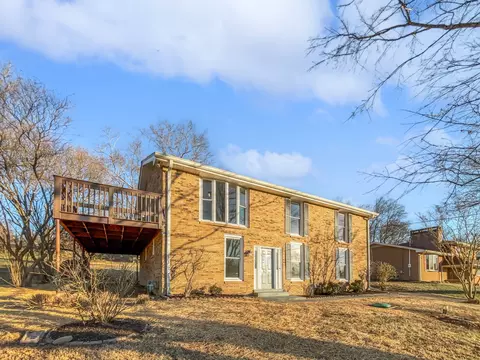 360 Lakeshore Dr, Old Hickory, TN 37138