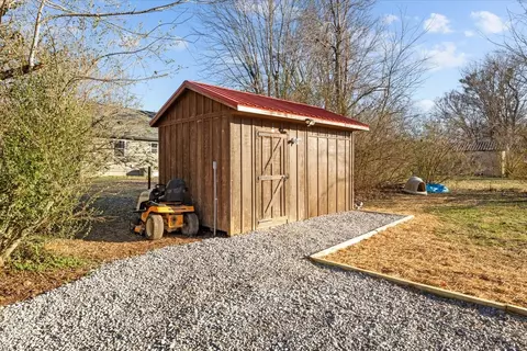 Exterior - 141 School Rd, Vanleer, TN 37181 photo 5 of 10