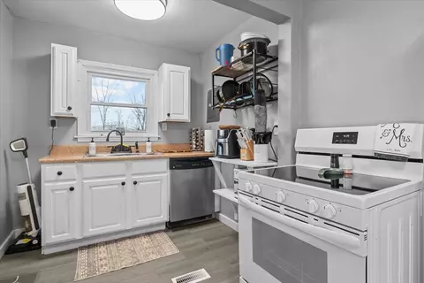 Kitchen - 141 School Rd, Vanleer, TN 37181 photo 4 of 5