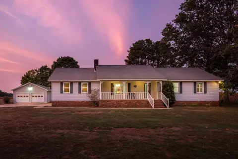 25521 Capshaw Rd, Athens, AL 35613