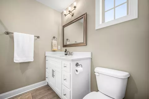 Bath - 555 Gresham Ln #7A, Murfreesboro, TN 37129 photo 4 of 5