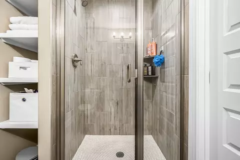 Bath - 555 Gresham Ln #7A, Murfreesboro, TN 37129 photo 3 of 5