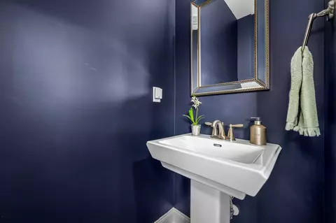 Bath - 555 Gresham Ln #7A, Murfreesboro, TN 37129 photo 1 of 5