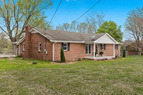 1035 New Deal Potts Rd, Cottontown, TN 37048