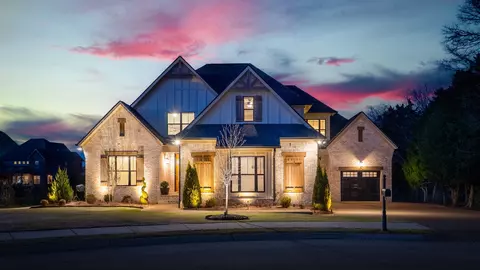 733 Farmington Dr, Lebanon, TN 37087