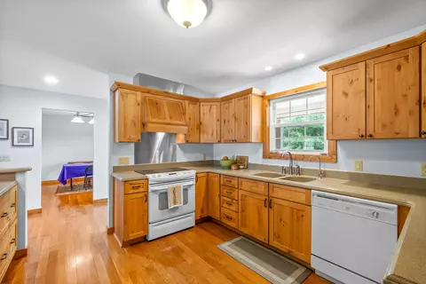Kitchen - 765 Heron Rd, Murray, KY 42071 photo 3 of 4