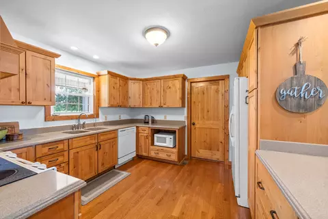 Kitchen - 765 Heron Rd, Murray, KY 42071 photo 1 of 4