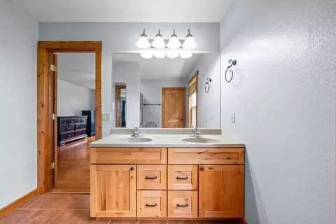 Bath - 765 Heron Rd, Murray, KY 42071 photo 2 of 4