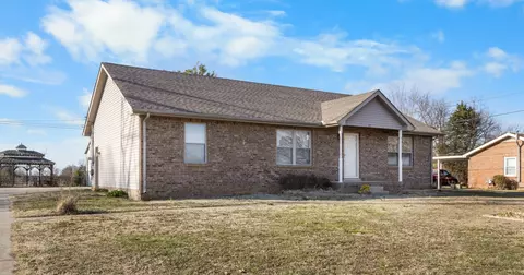 200 W Meadow Dr, Clarksville, TN 37043