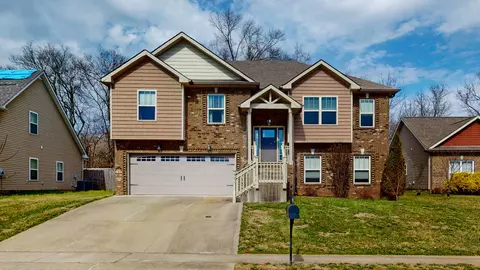 931 Cherry Blossom Ln, Clarksville, TN 37040