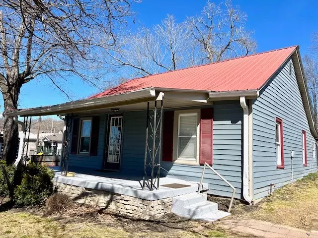  107 Water St, Ashland City, TN 37015 photo 2
