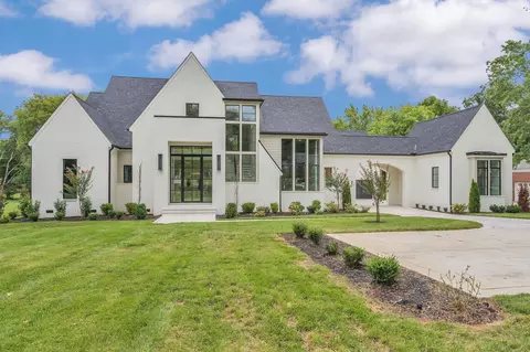 6305 Robin Hill Rd, Nashville, TN 37205