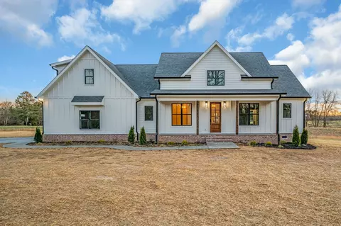 2246 Hogan Rd, Burns, TN 37029