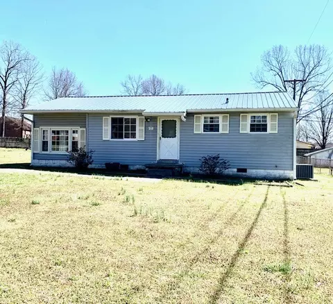 402 Oakwood Rd, Tullahoma, TN 37388